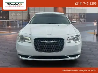 2019 CHRYSLER 300