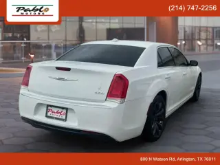 2019 CHRYSLER 300