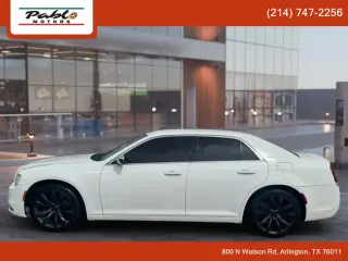 2019 CHRYSLER 300