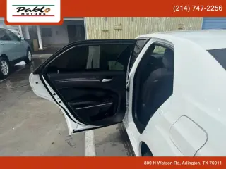 2019 CHRYSLER 300