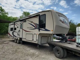 2011 A BLUE RIDGE RV FIFTH WHEEL BY FOREST RIVER