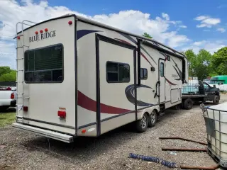 2011 A BLUE RIDGE RV FIFTH WHEEL BY FOREST RIVER
