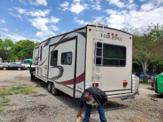 2011 A BLUE RIDGE RV FIFTH WHEEL BY FOREST RIVER