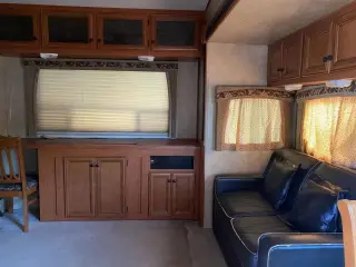 2011 A BLUE RIDGE RV FIFTH WHEEL BY FOREST RIVER