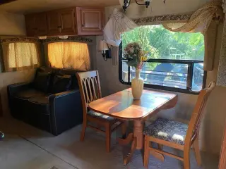 2011 A BLUE RIDGE RV FIFTH WHEEL BY FOREST RIVER