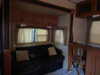2011 A BLUE RIDGE RV FIFTH WHEEL BY FOREST RIVER