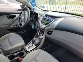 2012 HYUNDAI ELANTRA