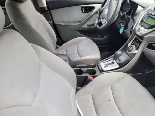 2012 HYUNDAI ELANTRA