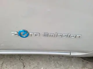 2011 NISSAN LEAF