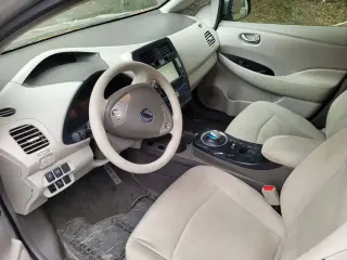 2011 NISSAN LEAF