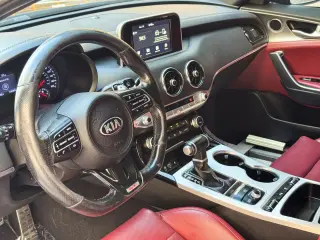 2021 KIA STINGER