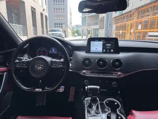 2021 KIA STINGER