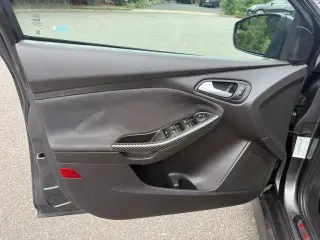 2017 FORD FOCUS