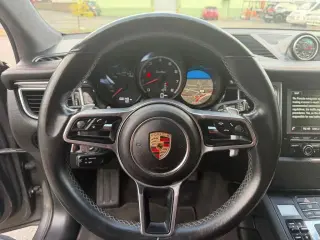 2015 PORSCHE MACAN