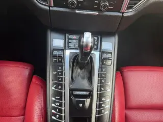 2015 PORSCHE MACAN