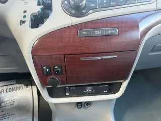 2011 TOYOTA SIENNA