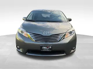 2011 TOYOTA SIENNA
