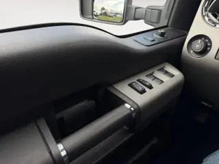 Ford F-250 Super Duty 2016 4x4 King Ranch 4dr Crew Cab 6.8 ft. SB Pickup