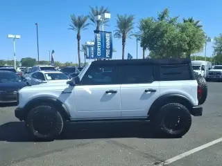 Ford Bronco 2023 4x4 Black Diamond 4dr SUV