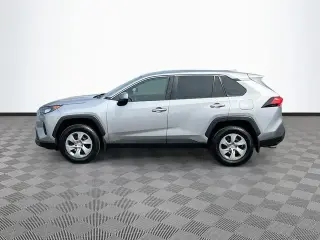 Toyota RAV4 2022 LE 4dr SUV