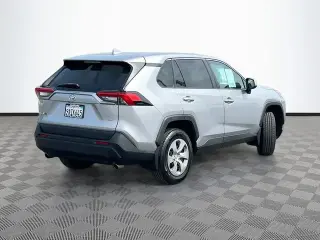 Toyota RAV4 2022 LE 4dr SUV