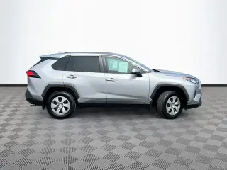 Toyota RAV4 2022 LE 4dr SUV
