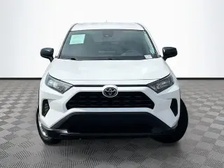 Toyota RAV4 2022 LE 4dr SUV