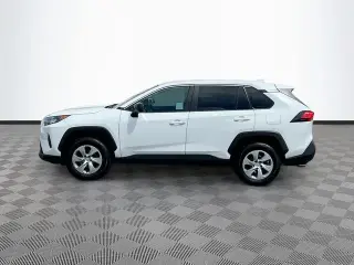 Toyota RAV4 2022 LE 4dr SUV