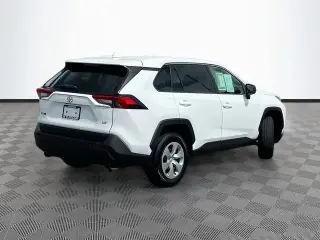 Toyota RAV4 2022 LE 4dr SUV