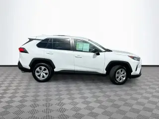 Toyota RAV4 2022 LE 4dr SUV