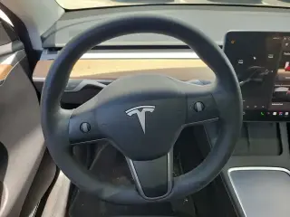 Tesla Model Y 2024 Long Range 4dr Crossover