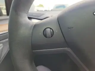 Tesla Model Y 2024 Long Range 4dr Crossover