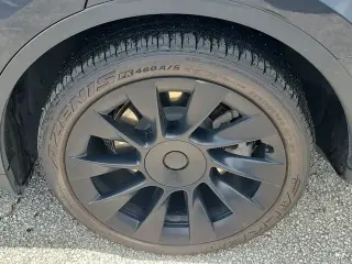 Tesla Model Y 2024 Long Range 4dr Crossover