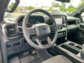 Ford F-150 2023 4x4 Platinum 4dr SuperCrew 6.5 ft. SB