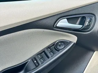 Ford Focus 2015 SE 4dr Hatchback