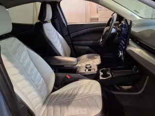 Ford Mustang Mach-E 2023 Select 4dr SUV