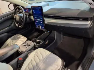 Ford Mustang Mach-E 2023 Select 4dr SUV