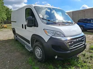 Ram ProMaster 2025 Tradesman 2500 136 WB 3dr Low Roof Cargo Van w/ Passenger Seat