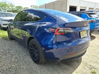 Tesla Model Y 2021 AWD Long Range 4dr Crossover