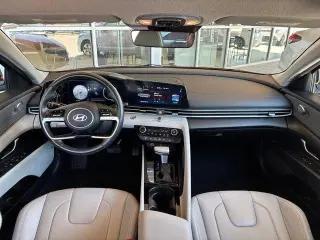 Hyundai ELANTRA 2025 Limited 4dr Sedan