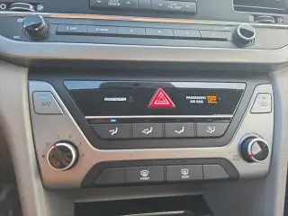 Hyundai ELANTRA 2017 SE 4dr Sedan 6M