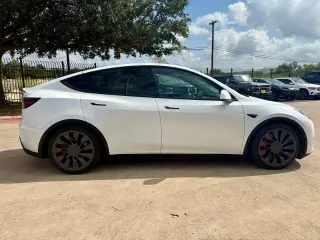 Tesla Model Y 2024 AWD Performance 4dr Crossover