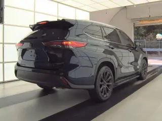 Toyota Highlander 2023 L 4dr SUV