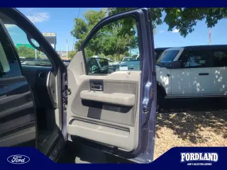 Ford F-150 2006 XL 2dr Regular Cab Styleside 6.5 ft. SB