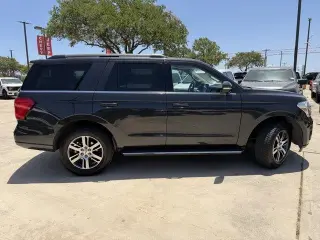 Ford Expedition 2023 4x2 XLT 4dr SUV
