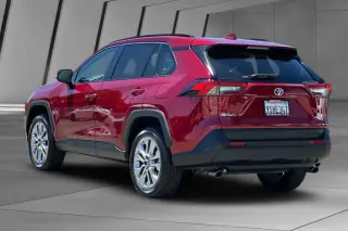 Toyota RAV4 2025 AWD XLE Premium 4dr SUV