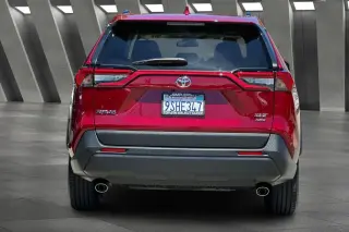 Toyota RAV4 2025 AWD XLE Premium 4dr SUV