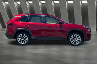 Toyota RAV4 2025 AWD XLE Premium 4dr SUV