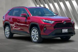 Toyota RAV4 2025 AWD XLE Premium 4dr SUV