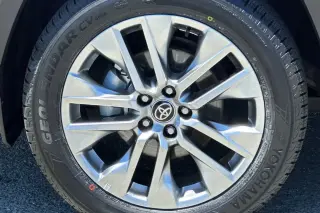Toyota RAV4 2025 AWD XLE Premium 4dr SUV